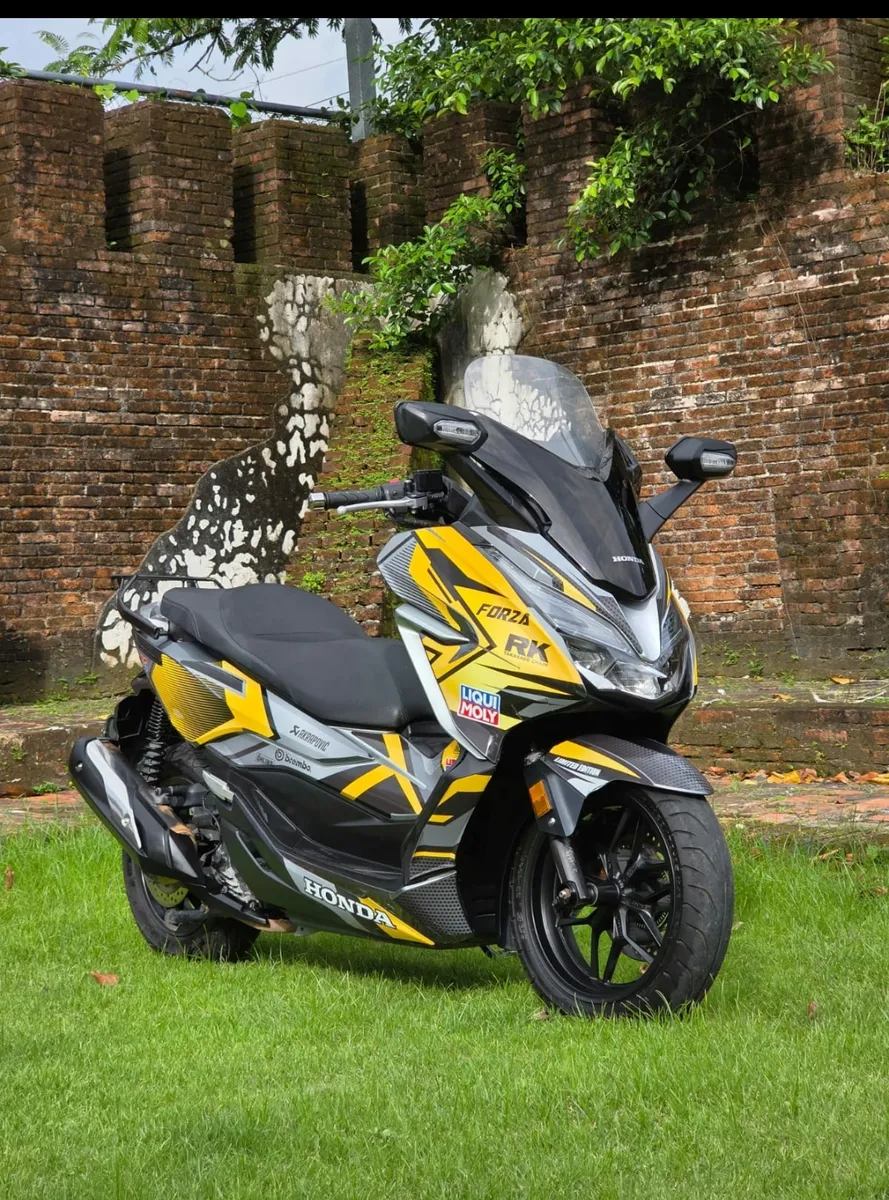 Honda Forza 300 (7051) scooter