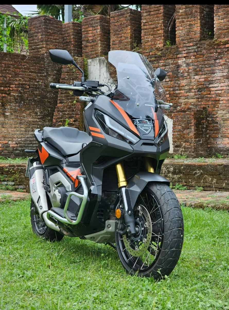 HONDA X-ADV 750 (6439) scooter