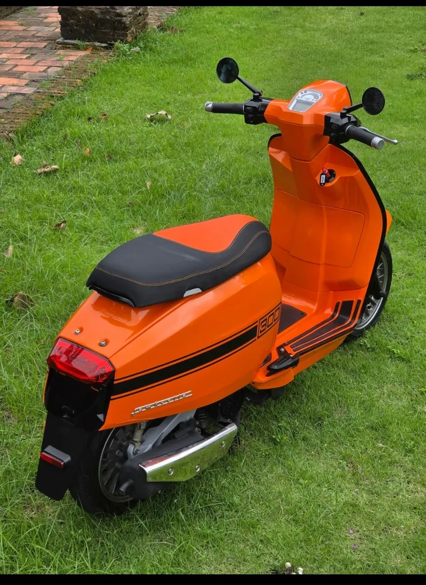 Lambretta V200 (9563) scooter